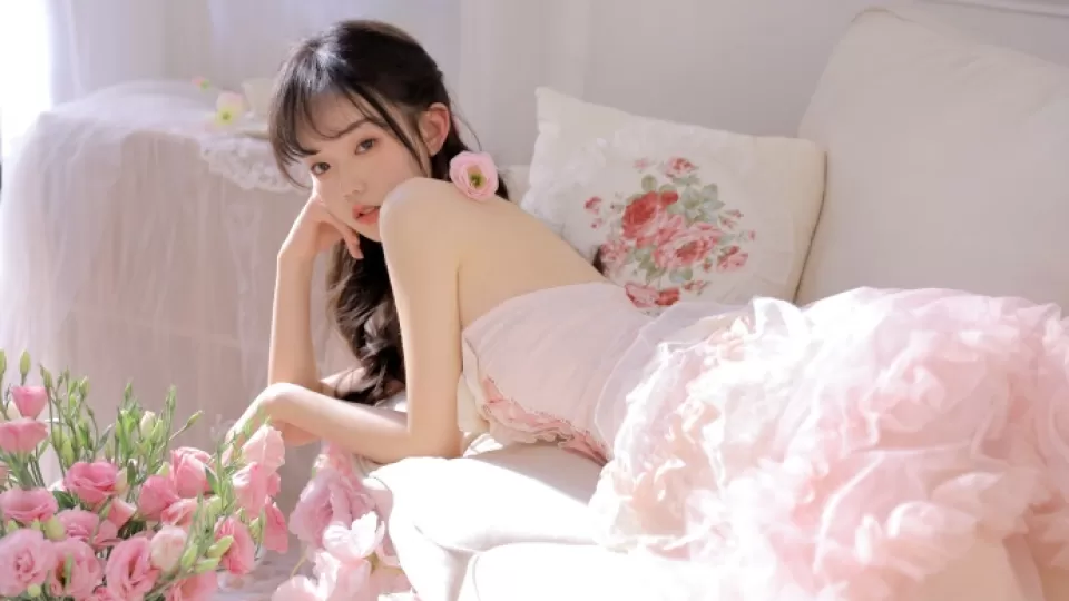 吃瓜投稿与主题大赛视频:同样是花,怎么从花束切到靠枕播放预览封面